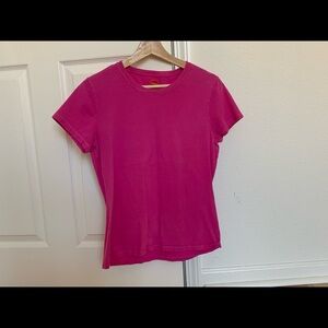 Hanes pink short sleeve basic tee sizeS in excellent condition